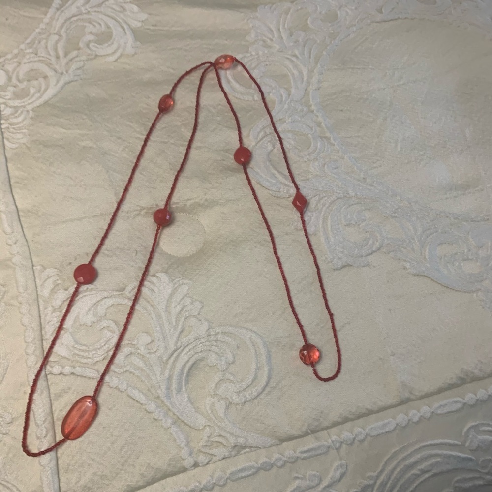 Very simple red necklace.